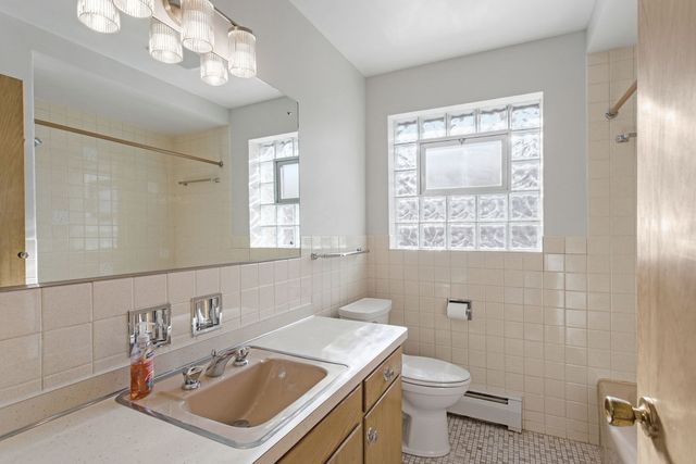 4900 N Ridgewood Avenue, Norridge, IL 60706