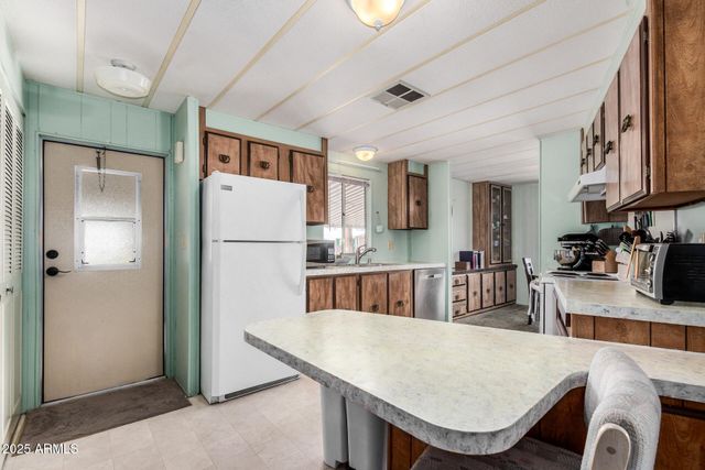 305 S VAL VISTA Drive 424, Mesa, AZ 85204