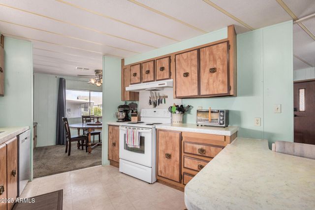 305 S VAL VISTA Drive 424, Mesa, AZ 85204