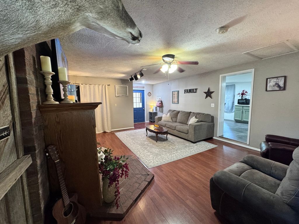 Image 11 of property listing at 203 W Poplar Street, Odin, IL 62870