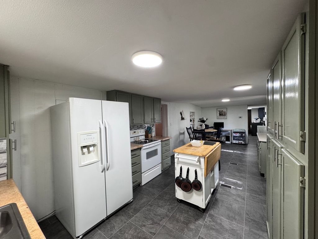 Image 18 of property listing at 203 W Poplar Street, Odin, IL 62870