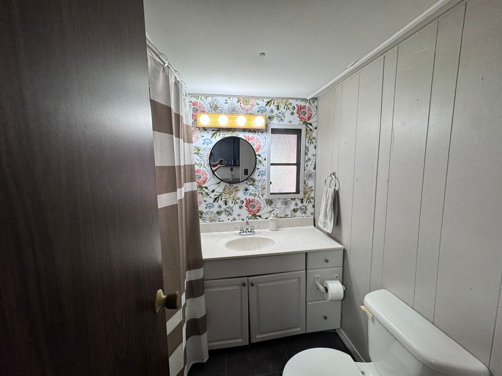 Image 30 of property listing at 203 W Poplar Street, Odin, IL 62870