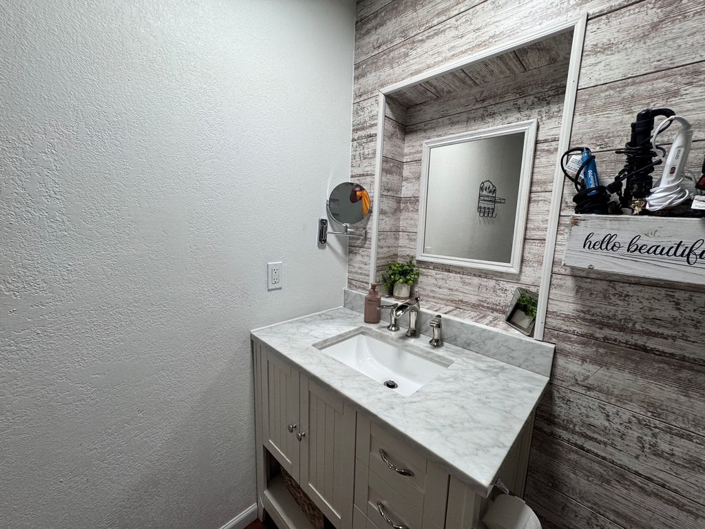 Image 42 of property listing at 203 W Poplar Street, Odin, IL 62870