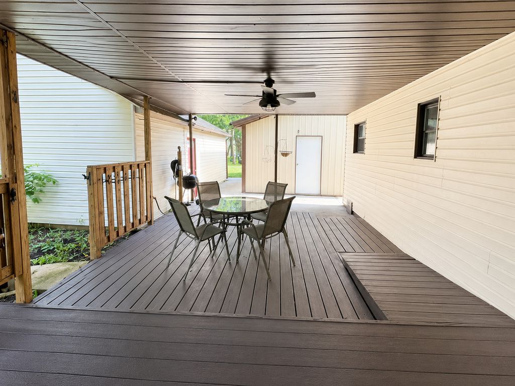Image 45 of property listing at 203 W Poplar Street, Odin, IL 62870