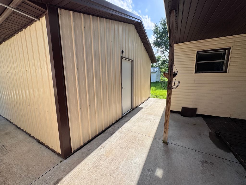 Image 8 of property listing at 203 W Poplar Street, Odin, IL 62870