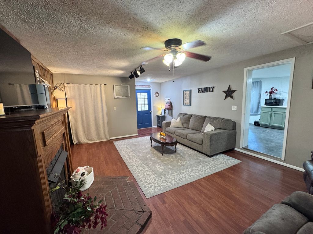 Image 10 of property listing at 203 W Poplar Street, Odin, IL 62870