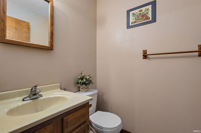 608 Fieldstone Lane, Middlebury, IN 46540