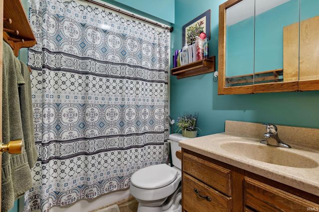 608 Fieldstone Lane, Middlebury, IN 46540