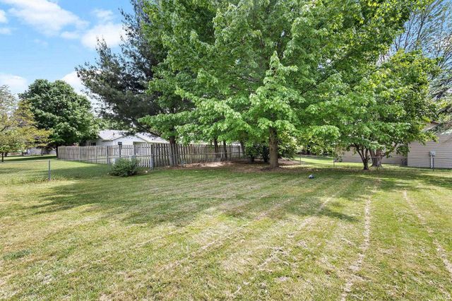 608 Fieldstone Lane, Middlebury, IN 46540