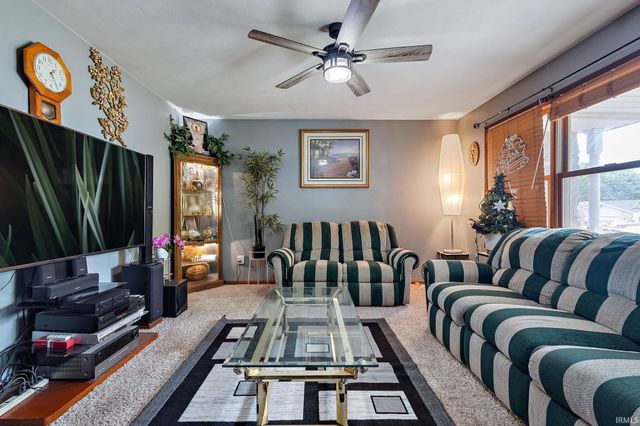 608 Fieldstone Lane, Middlebury, IN 46540