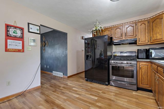 608 Fieldstone Lane, Middlebury, IN 46540