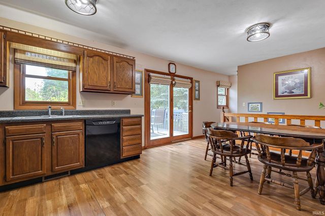 608 Fieldstone Lane, Middlebury, IN 46540