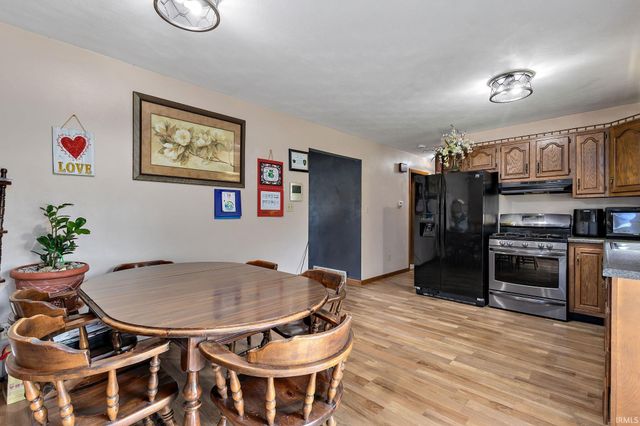 608 Fieldstone Lane, Middlebury, IN 46540