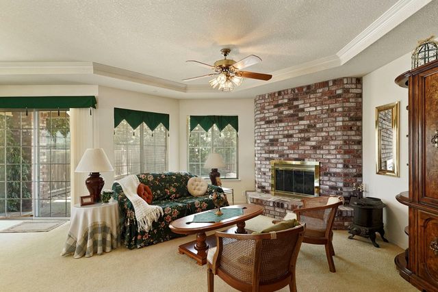 1374 Edgewood Ave, Escalon, CA 95320