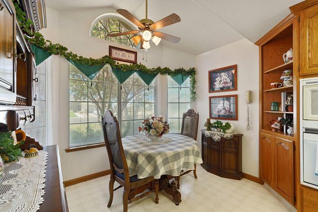 1374 Edgewood Ave, Escalon, CA 95320