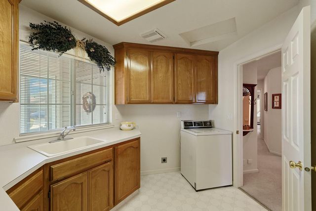 1374 Edgewood Ave, Escalon, CA 95320