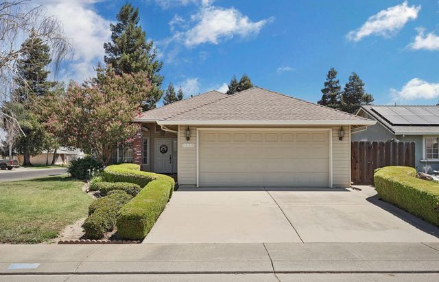1374 Edgewood Ave, Escalon, CA 95320