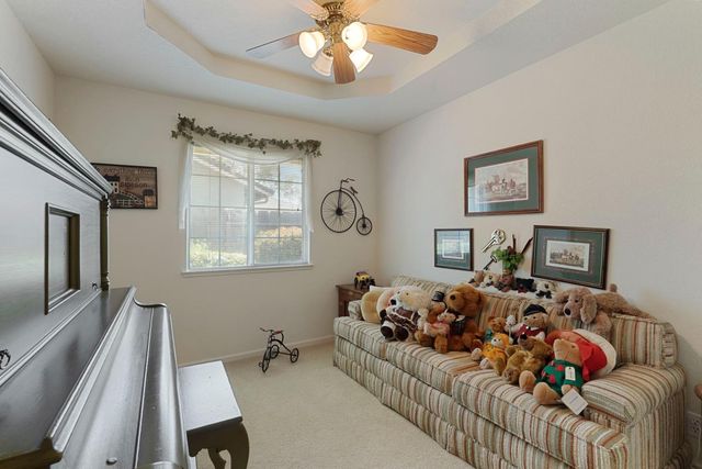 1374 Edgewood Ave, Escalon, CA 95320