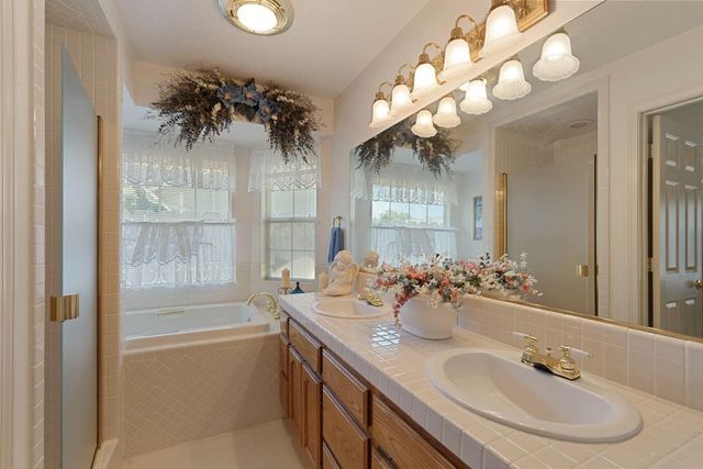 1374 Edgewood Ave, Escalon, CA 95320