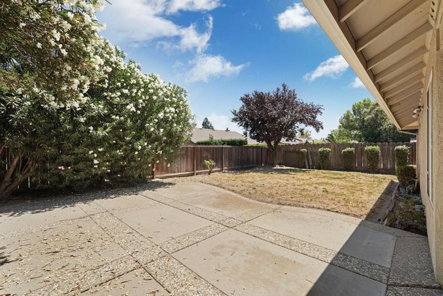 1374 Edgewood Ave, Escalon, CA 95320