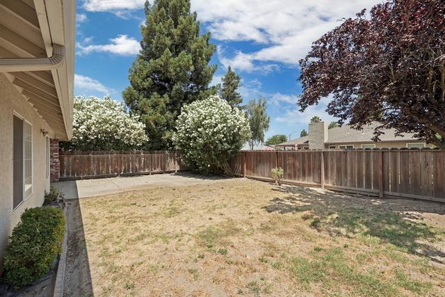 1374 Edgewood Ave, Escalon, CA 95320