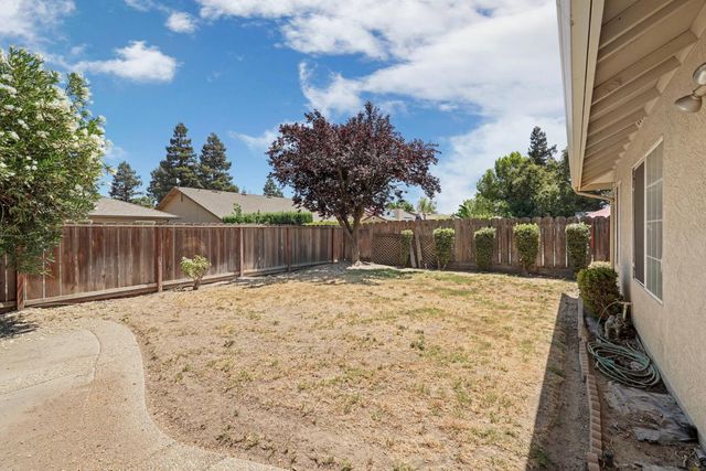 1374 Edgewood Ave, Escalon, CA 95320