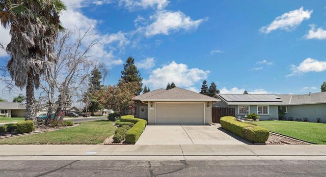 1374 Edgewood Ave, Escalon, CA 95320