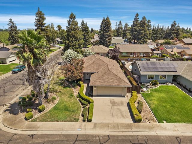 1374 Edgewood Ave, Escalon, CA 95320