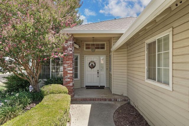 1374 Edgewood Ave, Escalon, CA 95320
