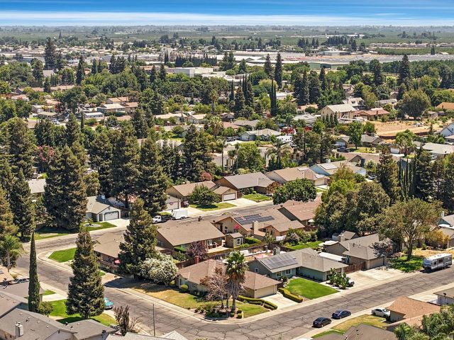 1374 Edgewood Ave, Escalon, CA 95320