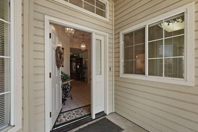 1374 Edgewood Ave, Escalon, CA 95320