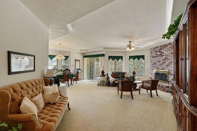 1374 Edgewood Ave, Escalon, CA 95320