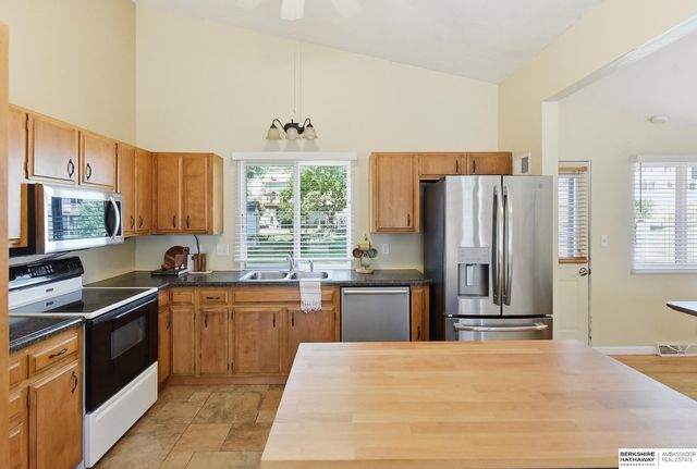 3856 N 100th Avenue, Omaha, NE 68134