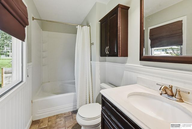 3856 N 100th Avenue, Omaha, NE 68134