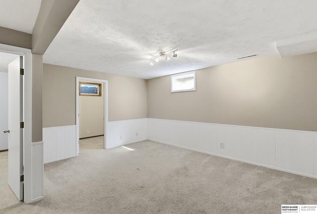 3856 N 100th Avenue, Omaha, NE 68134