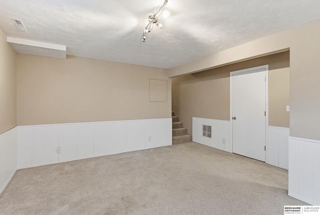 3856 N 100th Avenue, Omaha, NE 68134
