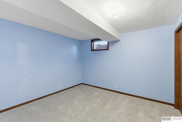 3856 N 100th Avenue, Omaha, NE 68134