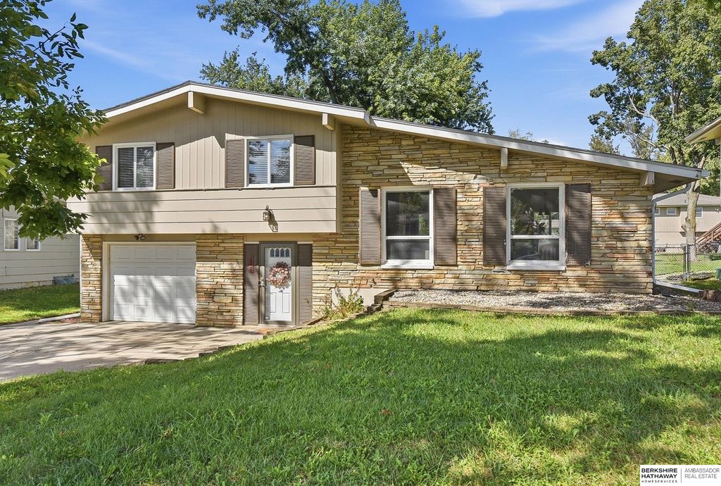 3856 N 100th Avenue, Omaha, NE 68134