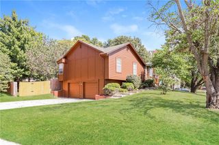 105 NE Leann Drive, Blue Springs, MO 64014