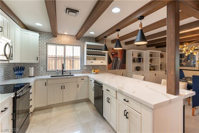 2845 QUEENS COURTYARD Drive, Las Vegas, NV 89109