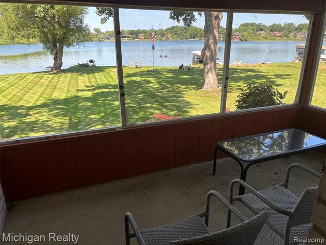 2714 Lari Court, West Bloomfield, MI 48324