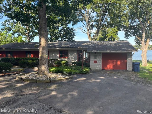 2714 Lari Court, West Bloomfield, MI 48324
