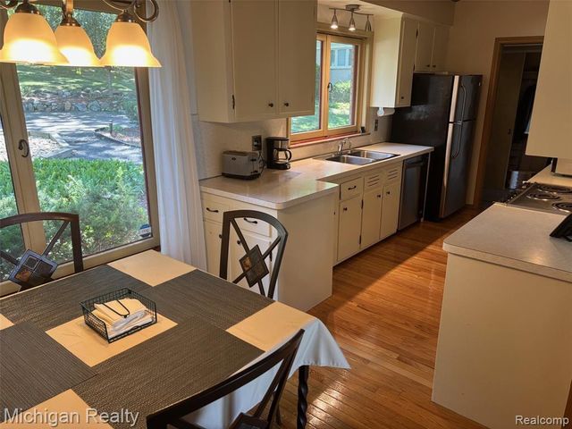 2714 Lari Court, West Bloomfield, MI 48324