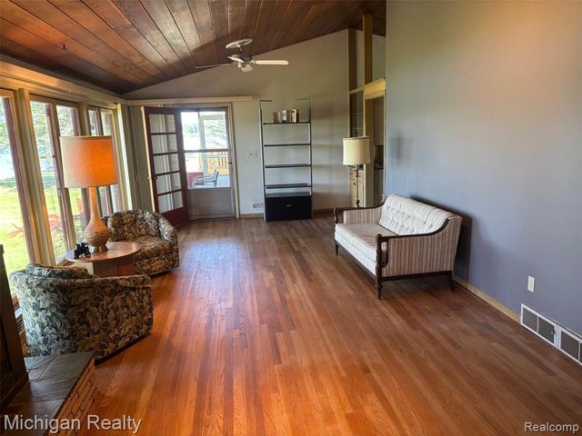 2714 Lari Court, West Bloomfield, MI 48324