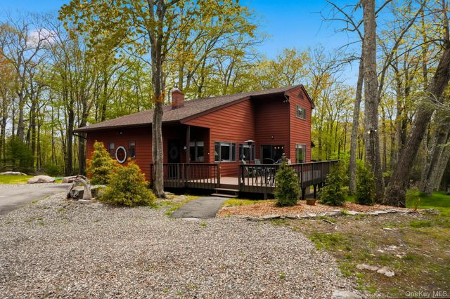 8 Division Road, Wurtsboro, NY 12790