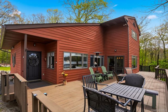 8 Division Road, Wurtsboro, NY 12790