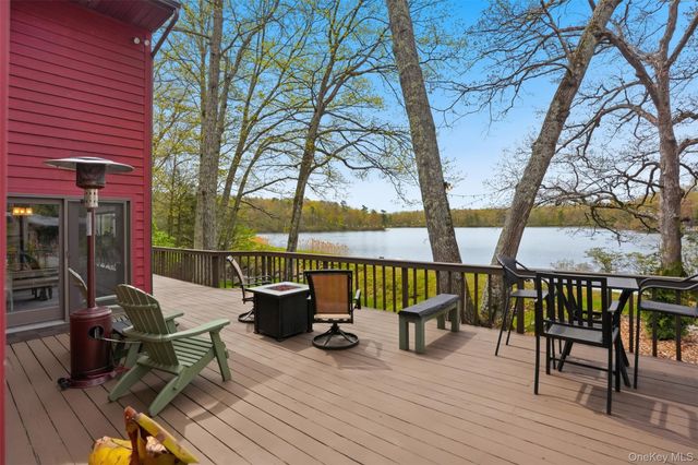 8 Division Road, Wurtsboro, NY 12790