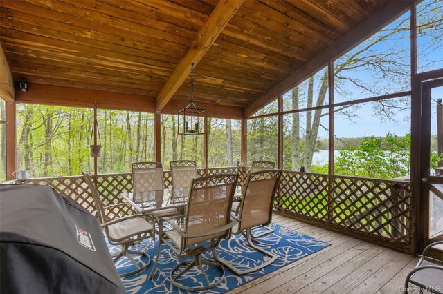 8 Division Road, Wurtsboro, NY 12790