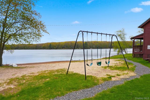 8 Division Road, Wurtsboro, NY 12790