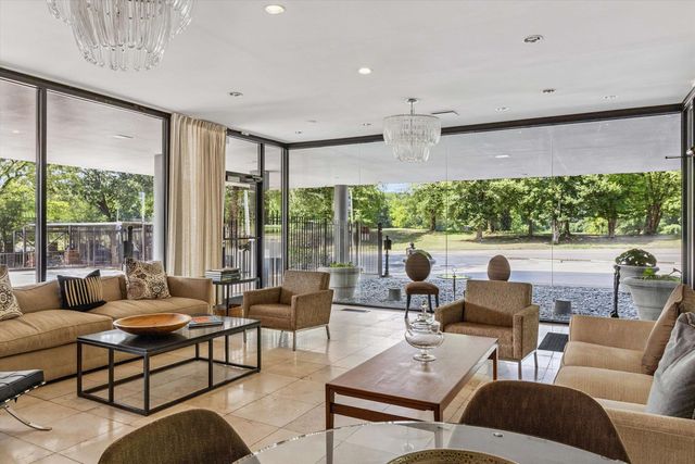 2195 Poplar Ave Apt 405, Memphis, TN 38104